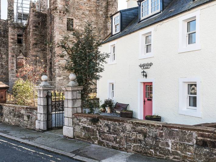 Cottage for 10 people, with garden in Kirkcudbright