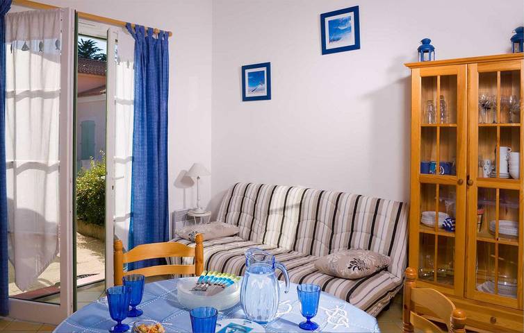 Location de vacances pour 4 personnes, avec terrasse et piscine dans Plage des Becs - 3