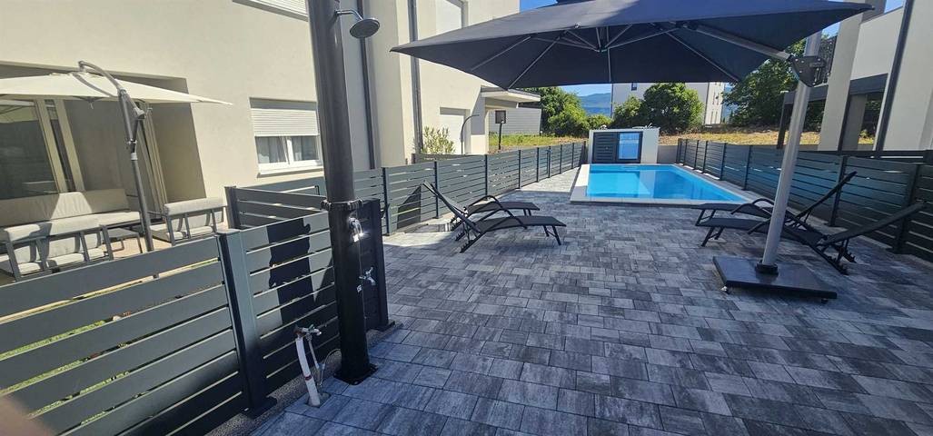 Ferienwohnung für 5 Personen, mit Terrasse und Pool in Silo (Krk)