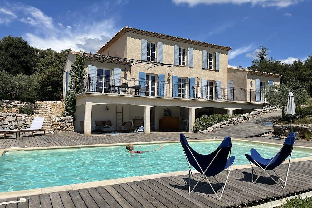 Villa Familiale Typiquement Provençale, au Calme, à 20 min D'aix in Saint-Maximin-la-Sainte-Baume, Brignoles region