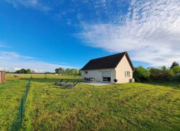 Gîte pour 8 personnes, avec terrasse ainsi que vue sur le lac et jardin, animaux acceptés à Saint-Romain-sur-Cher