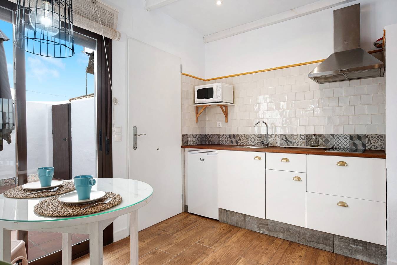 Studio 'Clara 1' dicht bij de zee met terras & Wi-Fi, foto 10