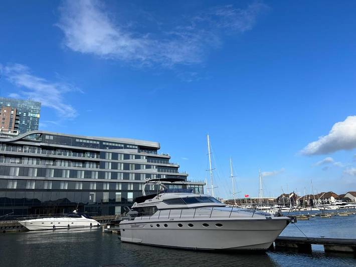 Boot für 7 Personen, mit Terrasse und Ausblick - 1