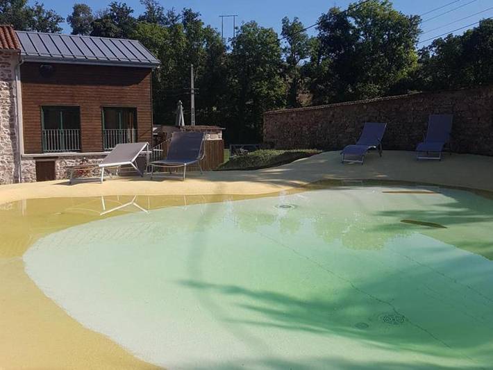 Location de vacances pour 13 personnes, avec terrasse ainsi que piscine et jardin dans Croizet-sur-Gand