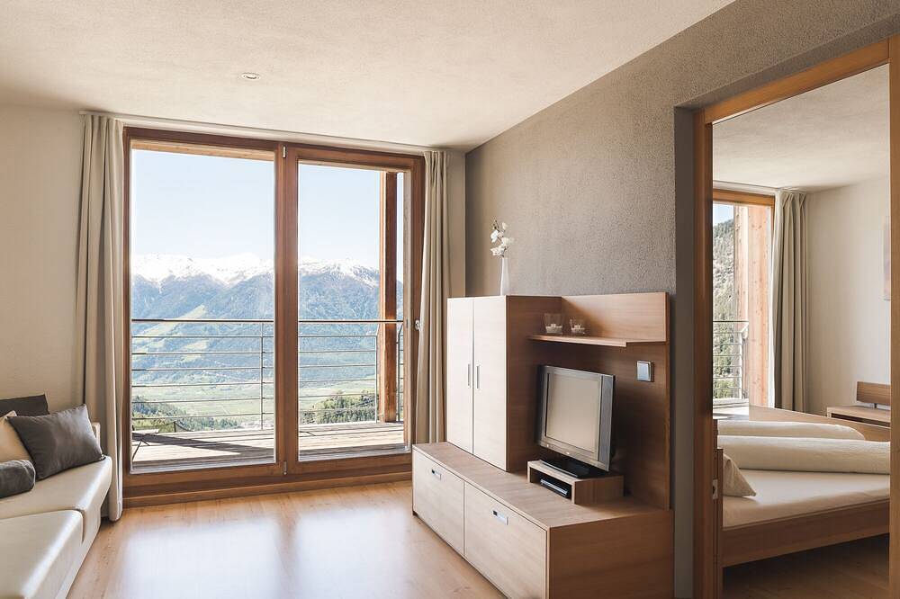 Ganze Wohnung, Moderne alpine Architektur in Südtirol, Ferienwohnung in Panorama-Aussichtslage in Matsch, Mals