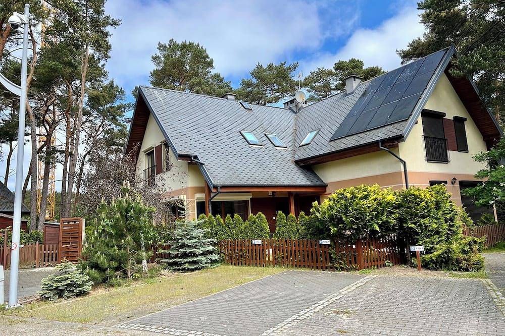 Wunderschönes Ferienhaus An Der Polnischen Ostsee- 400 Meter Zum Sandstrand! in Międzywodzie, Baltic Sea Pomerania