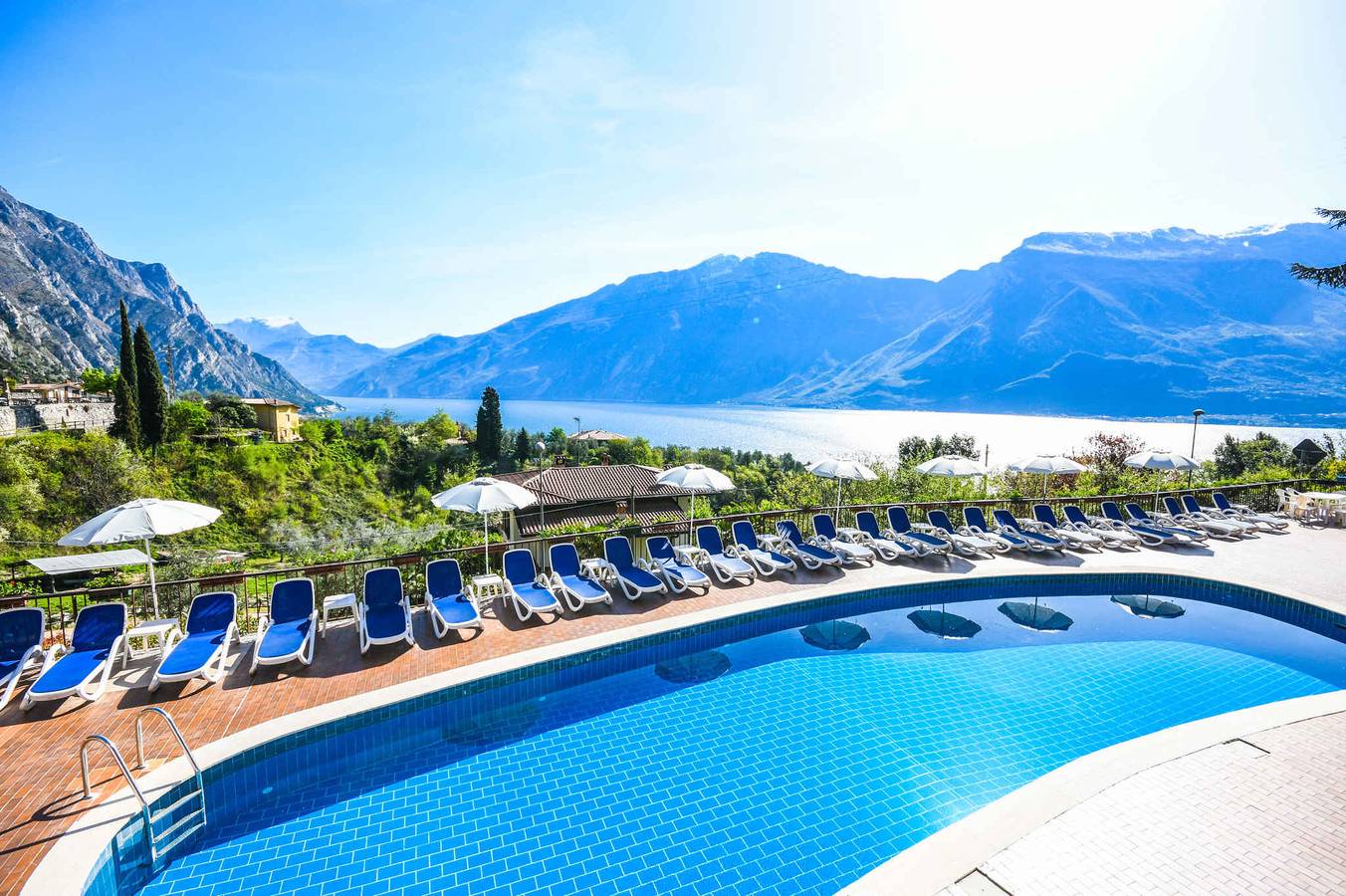 Entire vacation apartment, Holiday apartment mit Klimaanlage und Pool  in Limone sul Garda, Garda Mountains