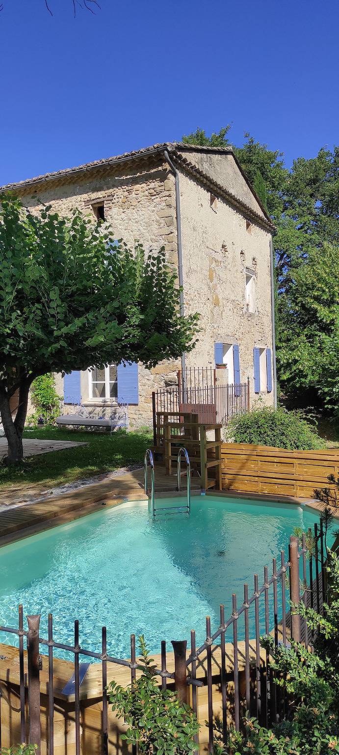 Villa 'Le Mas' avec vue sur la montagne, piscine privée et Wi-Fi in Entrechaux, Parc naturel régional du Mont-Ventoux