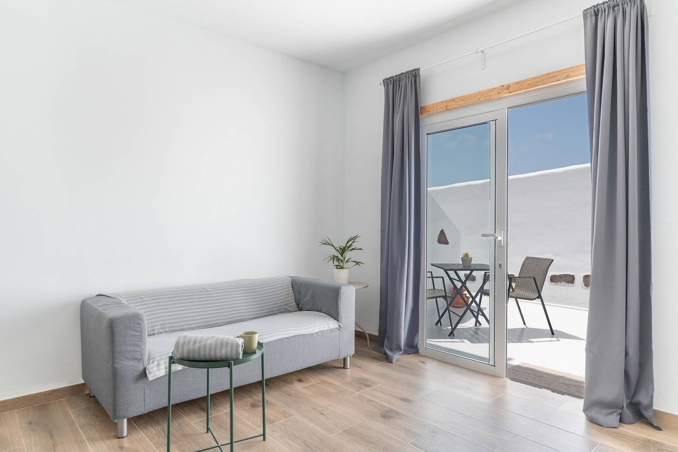 Apartamento entero, Vacaciones 'El Rincón De Agustín I' con vistas a la montaña, terraza privada y Wi-Fi in Mácher, Tías