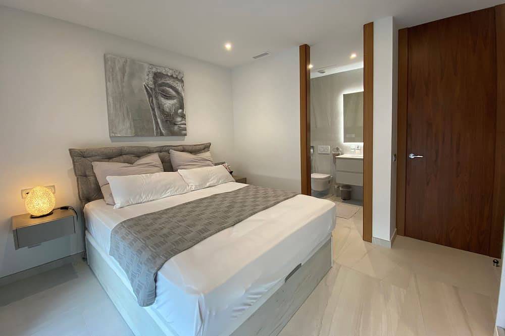 Luxury villa 10 min. to the beach with pool, garden, 3 bedrooms, 3 bathrooms in Finestrat, Costa Blanca