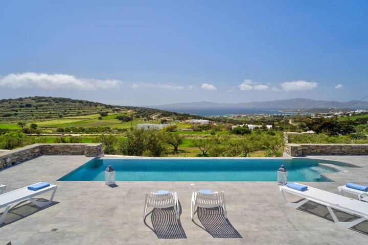 Villa pour 8 personnes, avec jardin ainsi que terrasse et piscine, adapté aux familles dans Paros - 3