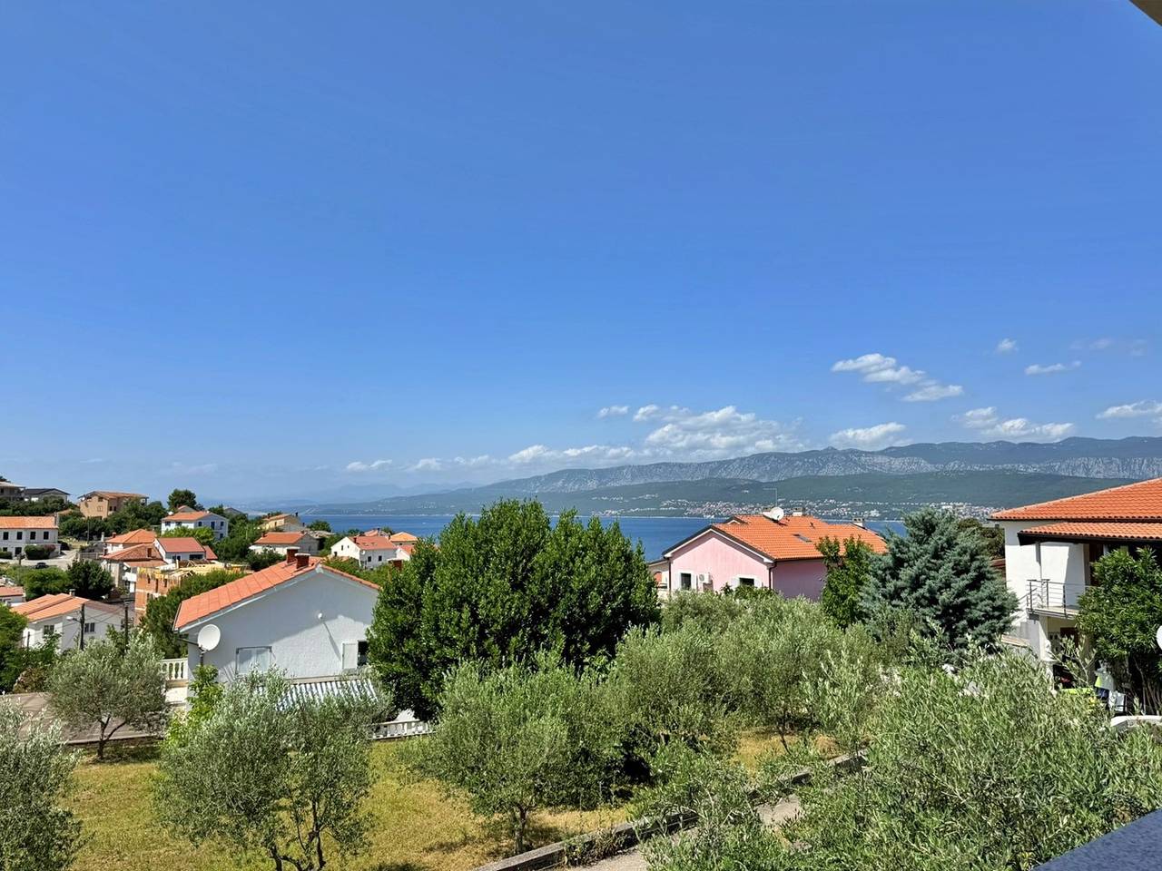 Apartamento entero, Apartment Dunato I - with sea view, 320 m from the sea, balcony, air conditioning, Bbq in Silo (Krk), Krk (isla)