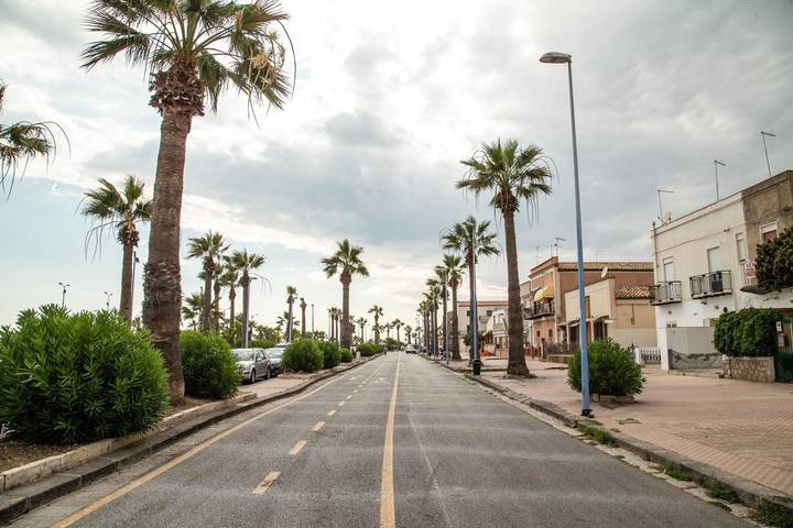 Entire apartment, Apartment 'Casa Ancora' with Private Terrace, Wi-Fi and Air Conditioning in Spiaggia di San Leone Libera Accessibile, Agrigento