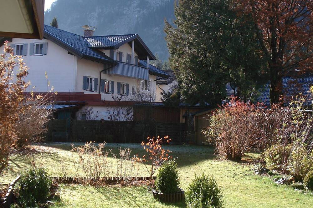 Ganze Wohnung, Sehr ruhig und doch zentral, modern und komfortabel, Bergblick, nahe Skilift in Oberammergau, Bayerische Alpen
