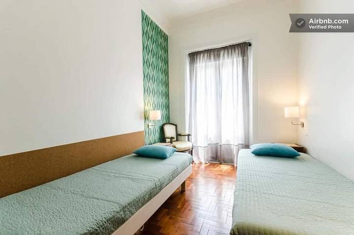 Apartamento entero, Grande, brillante, hermoso | 4 habitaciones<br><br>Ideal para familias, amigos y profesionales. in Avenidas Novas, Costa de Lisboa