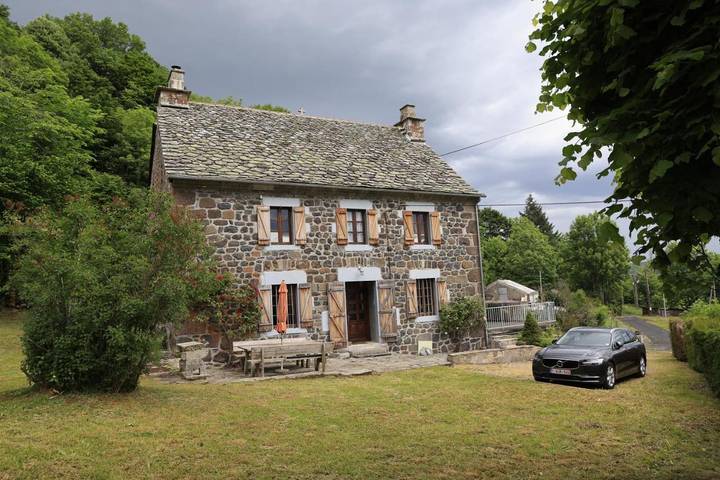 Gîte pour 7 personnes, avec vue et jardin dans Collandres