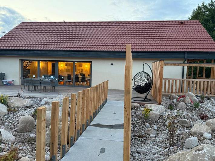 Location de vacances pour 8 personnes, avec jardin et sauna ainsi que piscine et jacuzzi, animaux acceptés à La Chapelle-devant-Bruyères - 2