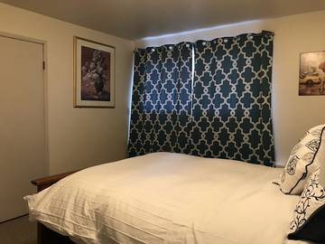 Vacation Home for 2 Guests in Kirkland, Puget Sound, Picture 4
