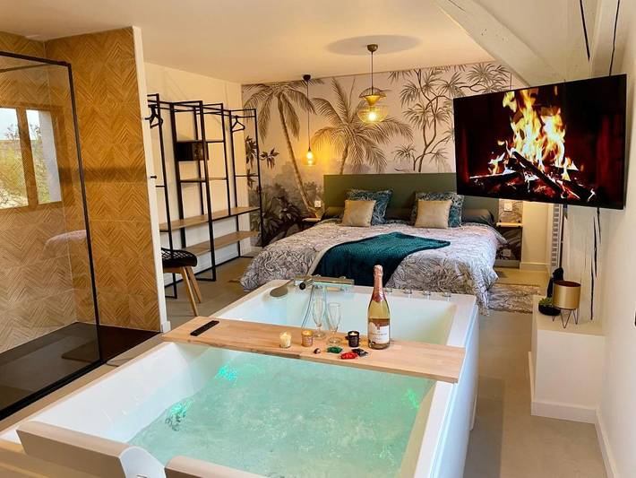 Gîte pour 2 personnes, avec jardin et jacuzzi à Louresse-Rochemenier