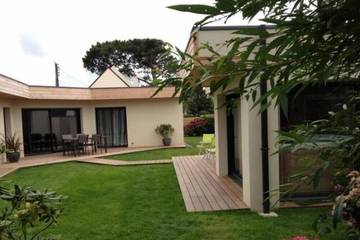 Gîte pour 4 personnes, avec sauna et jacuzzi ainsi que terrasse et jardin dans Landrellec