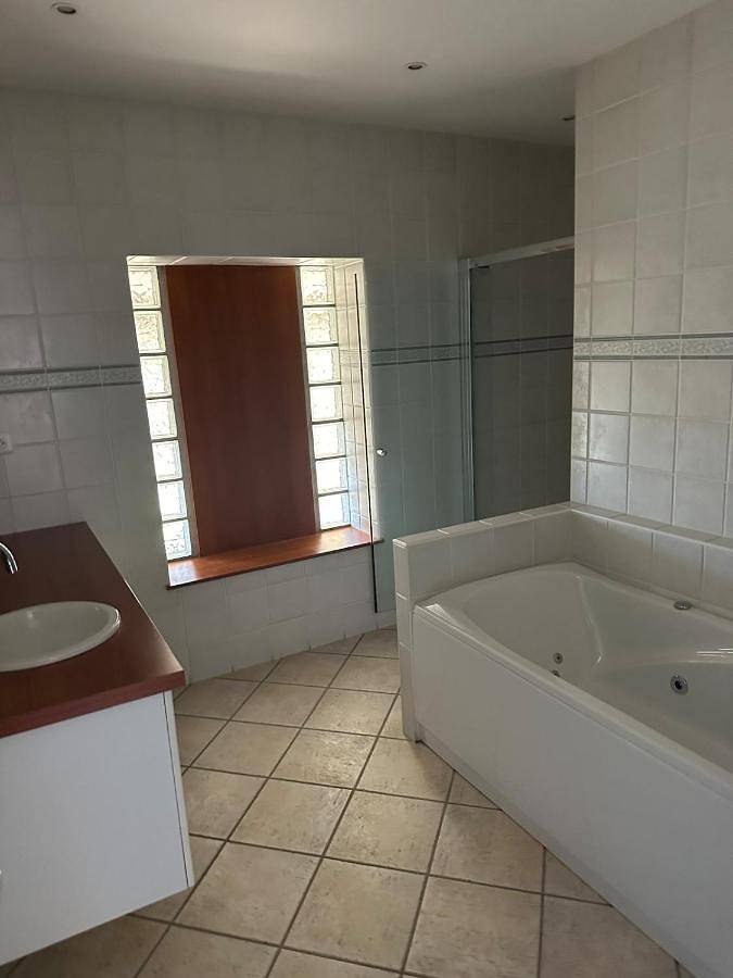 Location de vacances pour 7 personnes, avec jacuzzi et terrasse à Fours - 2