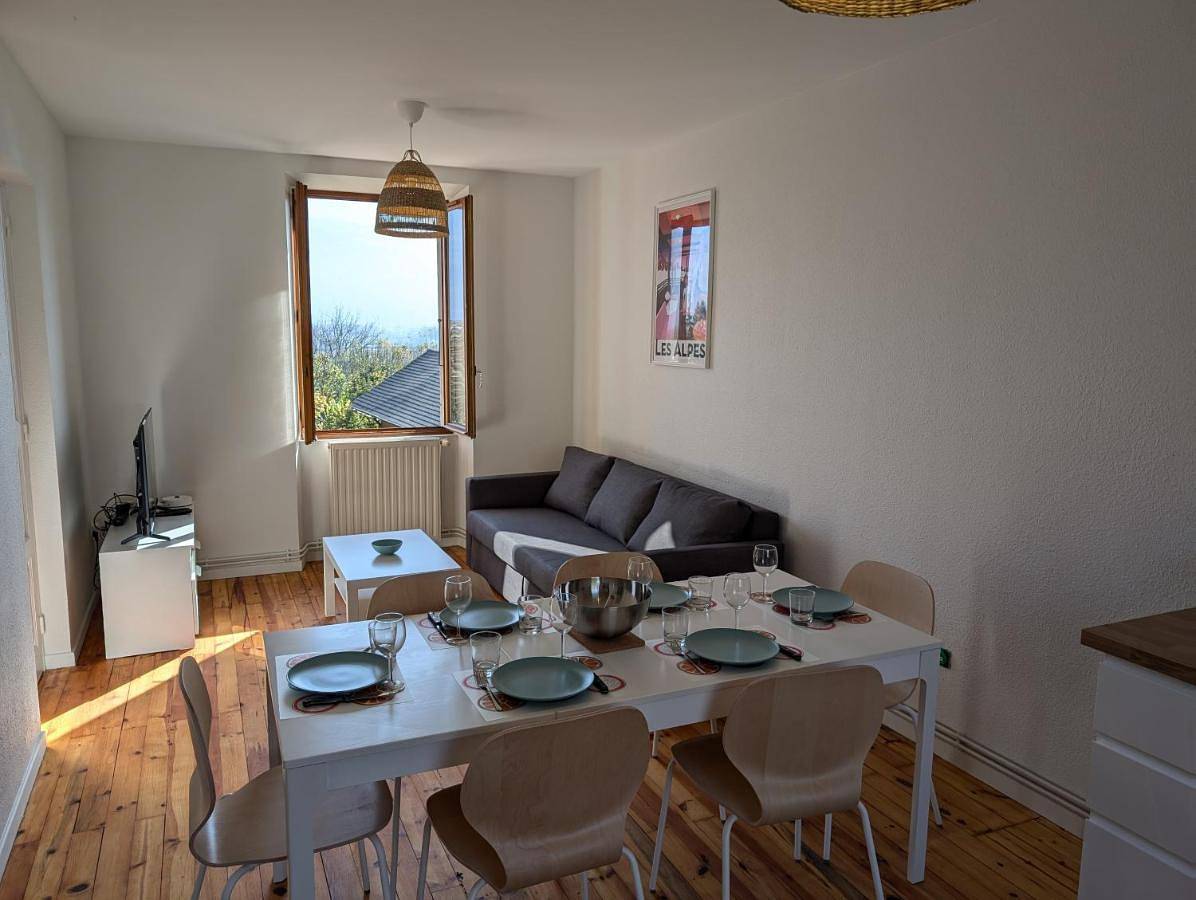 Appartement entier, Two-Bedroom Apartment with Mountain View in Montbonnot-Saint-Martin, Isère