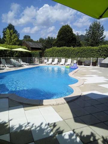 Parc de vacances pour 5 personnes, avec jardin et terrasse à Chirac