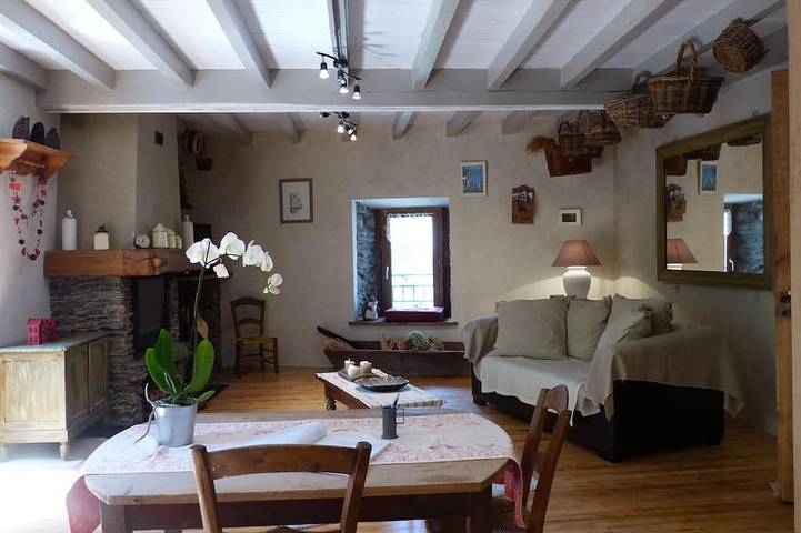 Location de vacances pour 5 personnes, avec balcon et jardin à Siguer