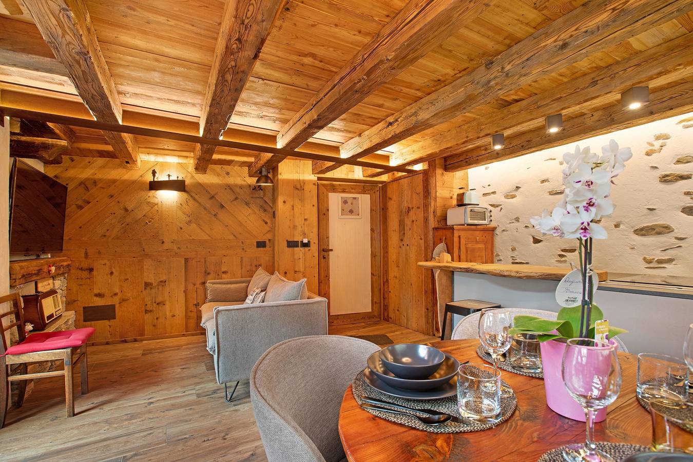 Chalet 'Lo Pailler De Mamma e Pappa' con vista sulle montagne, terrazza privata, Wi-Fi e Bagno Turco in Maisonnasse (Valsavarenche), Valsavarenche