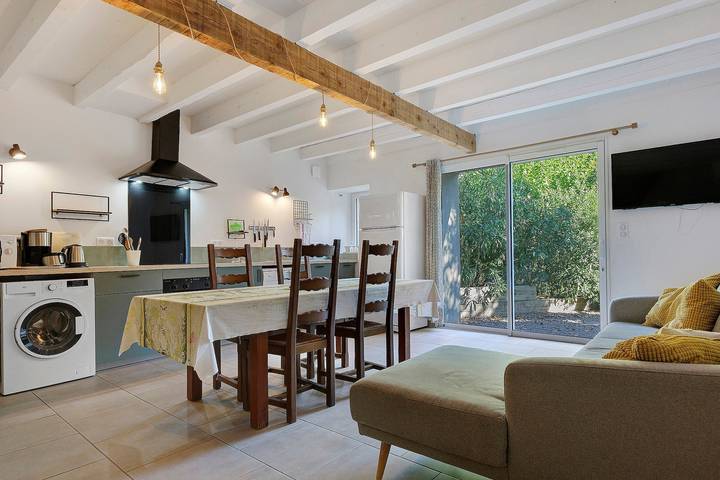 Ganze Wohnung, Ferienhaus „Les Cyprès Gemeinschaftspool“ mit Bergblick, Wlan und Klimaanlage in Les Vans, Cevennen