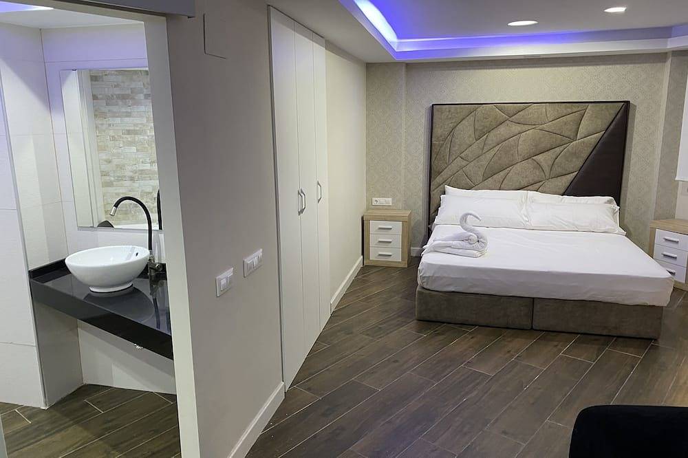 Entire apartment, Deluxe Gold in Linares, Jaén Province