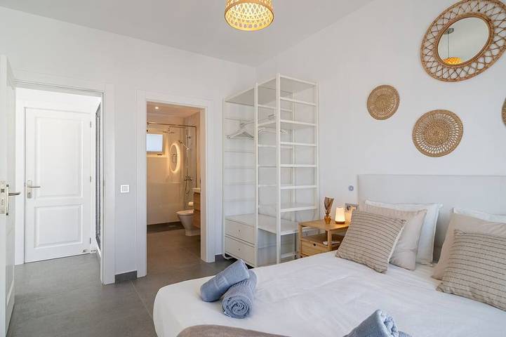 Sea La Vie by Buenavilla | Bright new 4-bedroom villa with private pool in Puerto del Carmen, Tías