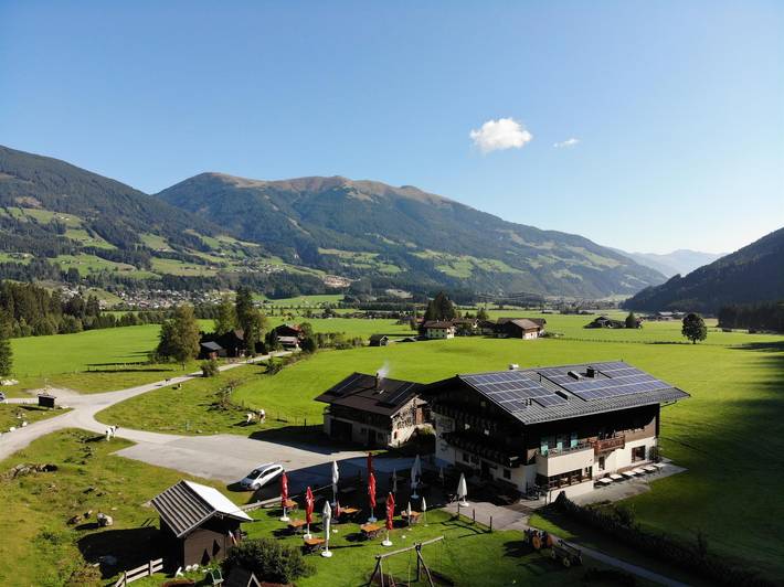Hotel für 5 Personen, mit Balkon und Terrasse sowie Garten in Neukirchen am Großvenediger