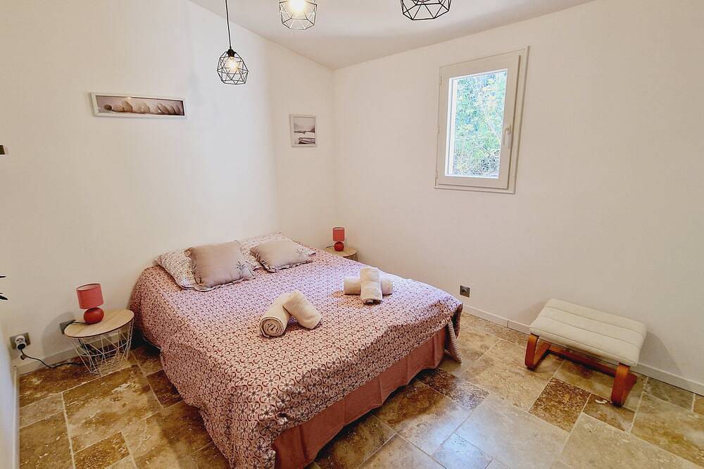 Provencal villa sleeps 8, magnificent unobstructed view with heated pool  in Salernes, Region de Draguignan