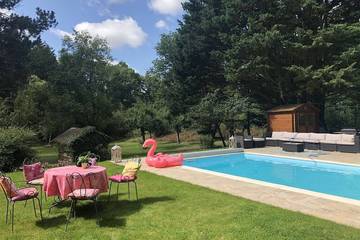 Gîte pour 10 personnes, avec jardin à Crotelles