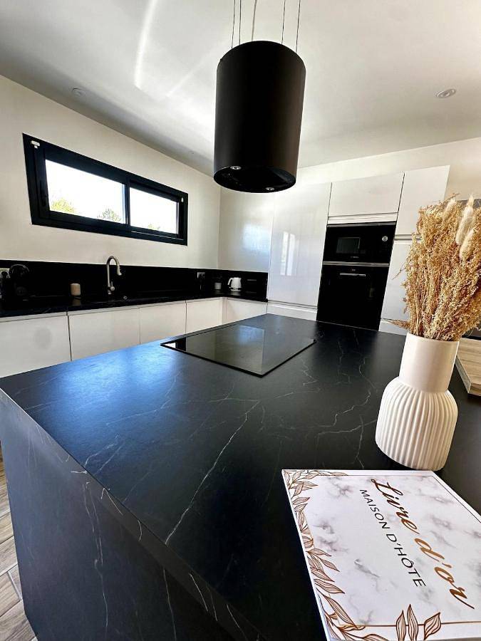 Location de vacances pour 8 personnes, avec vue ainsi que terrasse et piscine à Saint-Selve - 2