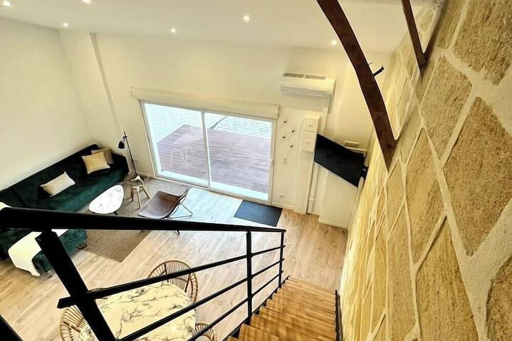 Charming vineyard guesthouse in Saint-Sulpice-de-Faleyrens, Libourne region