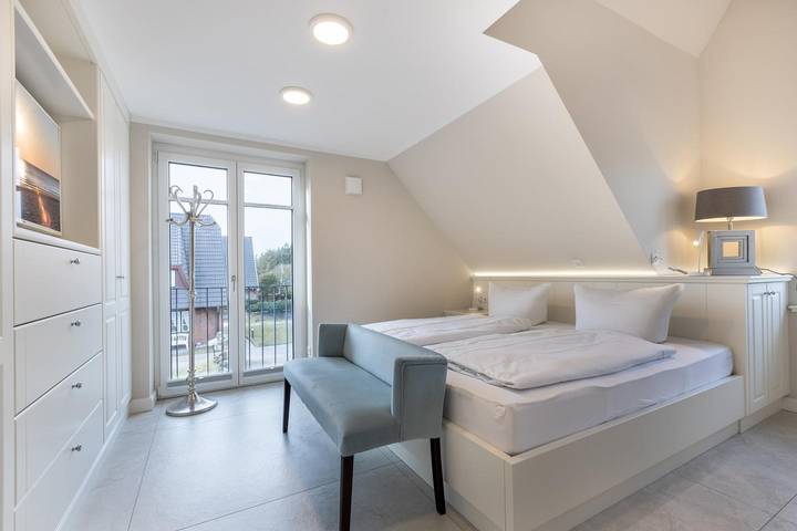 Luxus-Hausteil in beliebter Wohngegend auf ca. 170 m² für bis zu 7 Personen. in Wenningstedt, Sylt