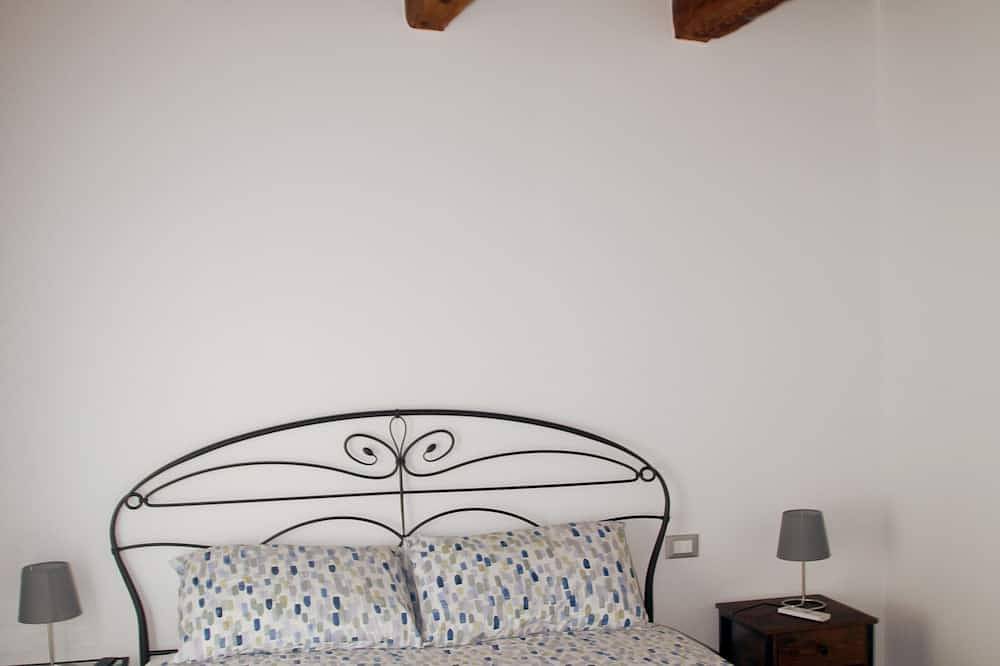 Entire apartment, Giolo House - recently renewed apartment in Loreto, Ancona Province