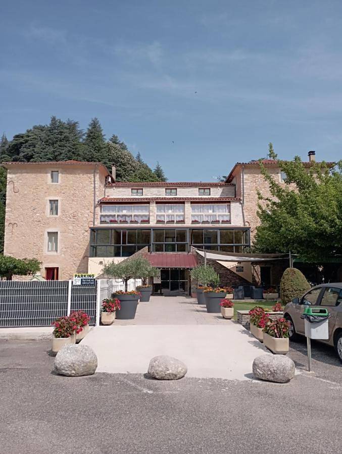 Hôtel pour 2 personnes, avec Terrasse et Jacuzzi ainsi que Jardin et Piscine