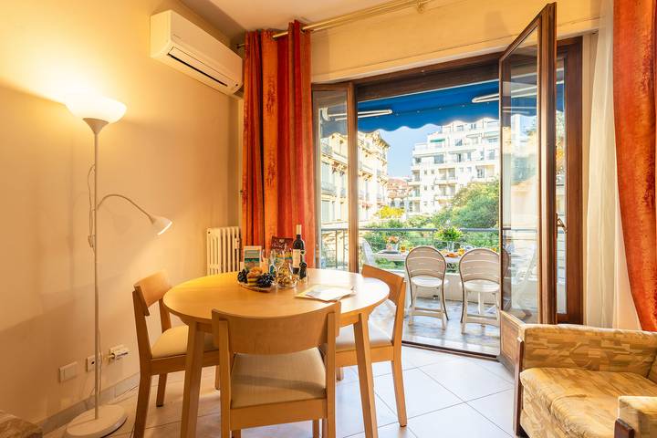 Gîte pour 4 personnes, avec balcon dans Office De Tourisme Et Des Congres De Nice - 4