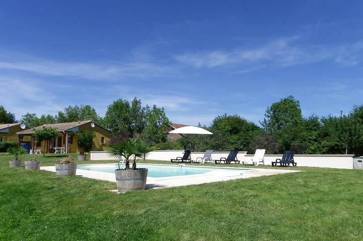 Location de vacances pour 5 personnes, avec Terrasse et Jardin à Hautefort