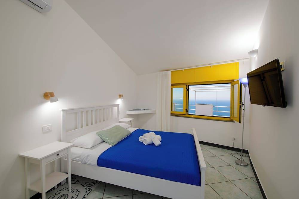 Ganze Wohnung, Terrace by the Sea  in Furore, Amalfiküste