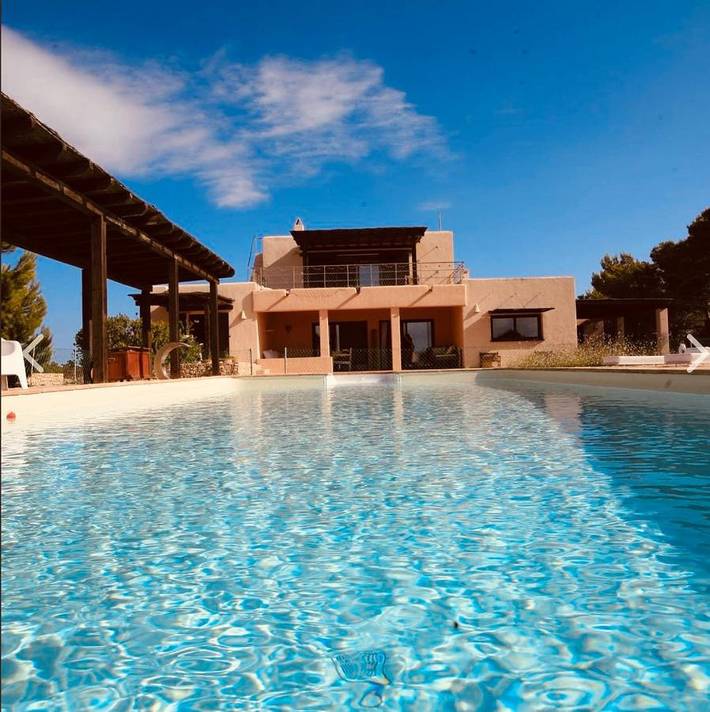 Ferienhaus für 10 Personen, mit Balkon und Terrasse sowie Garten und Pool