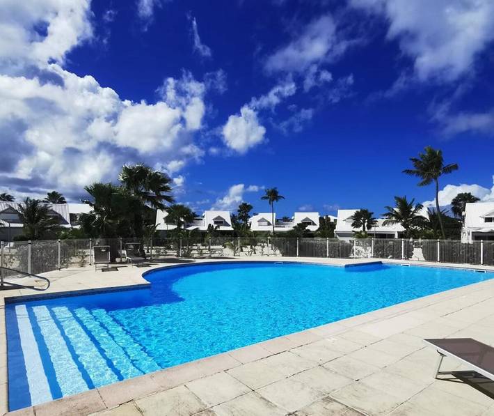 Gîte pour 2 personnes, avec jardin et balcon ainsi que piscine et vue, animaux acceptés dans Nettlé Bay