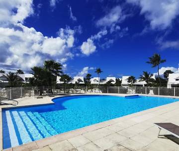 Gîte pour 2 personnes, avec balcon et jardin ainsi que vue et piscine, animaux acceptés dans Nettlé Bay