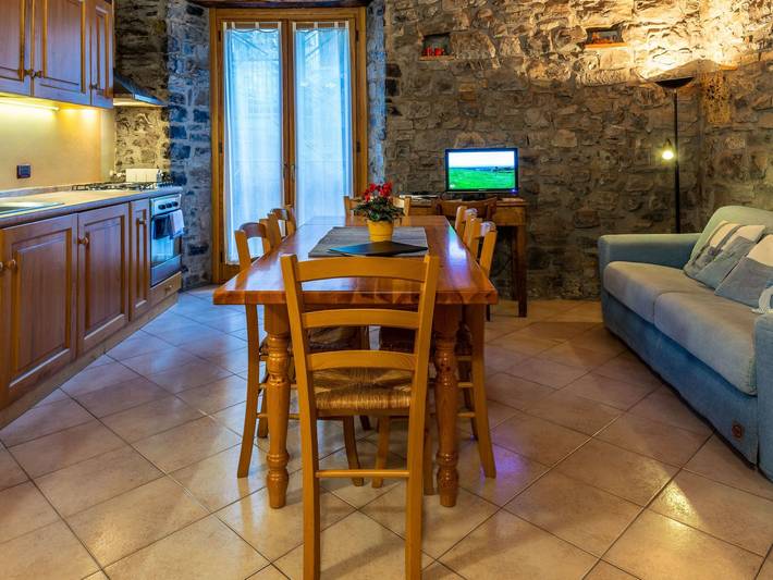 Appartamento intero, Dreistöckiges Apartment in einem historischen Gebäude in Riva di Solto, Comune di Riva di Solto