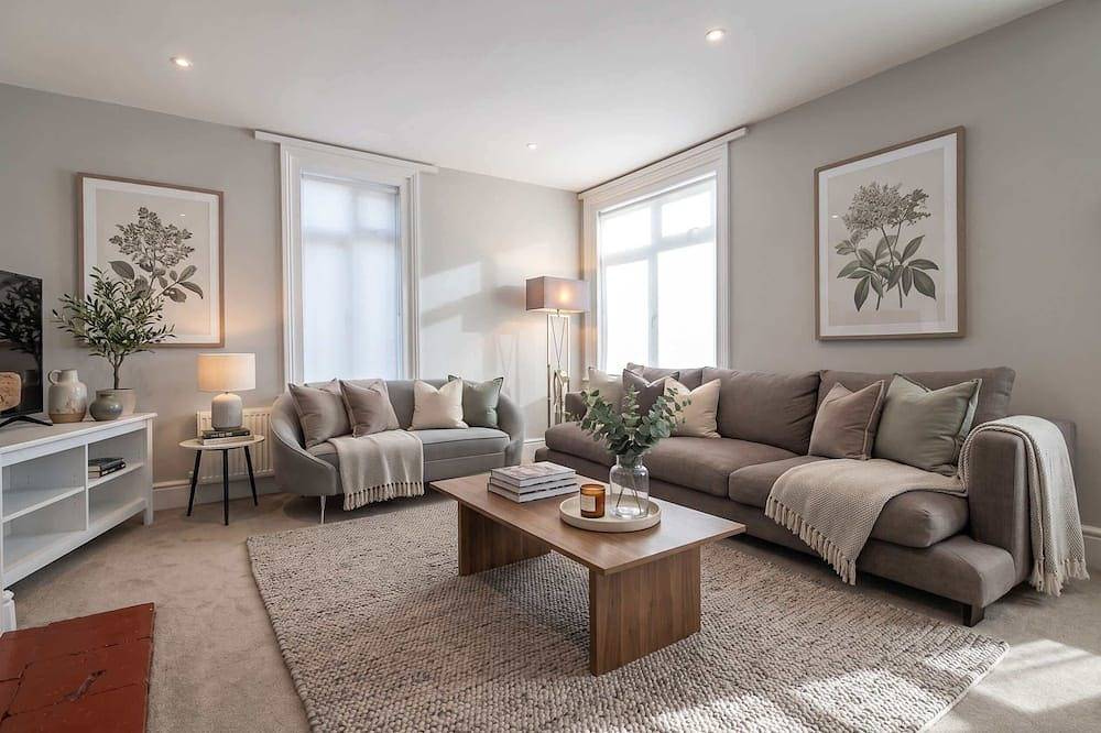 Bright 2-Bed Garden Flat, Central Guildford in Guildford, Surrey