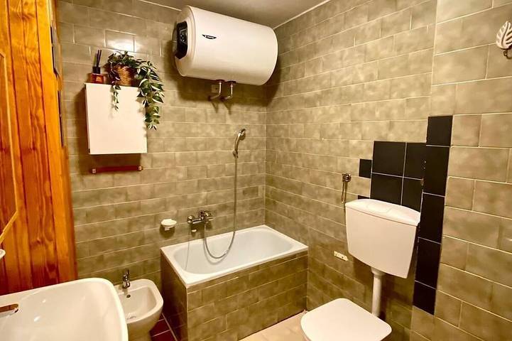 Gîte pour 4 personnes, avec jacuzzi et terrasse dans Gressoney-Saint-Jean - 3