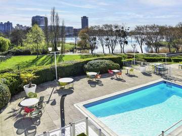 Hôtel pour 4 personnes, avec piscine et jardin à Créteil
